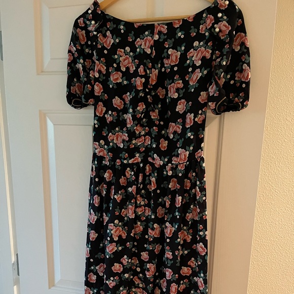 Mother of Pearl open back dress with puff sleeve and Pearl beading - Picture 1 of 4